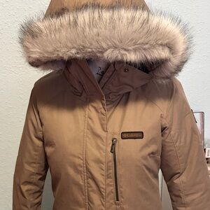 Women's Suttle Mountain long hooded parka coat. Columbia size small